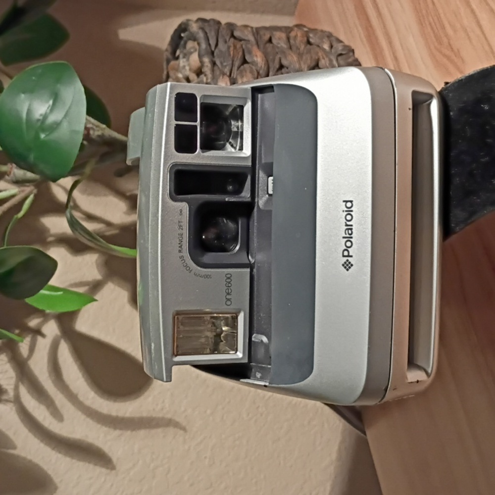 Polaroid One600 Silver Instant Camera